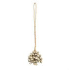 Suspension en coquillages beige – Pompon artisanal