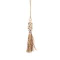 Handgefertigter Wand-Pompon aus Kaurimuscheln und Raffia Natur
