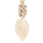 Deko-Quaste aus Naturfasern mit Kaurimuscheln in Ecru – 35x5 cm
