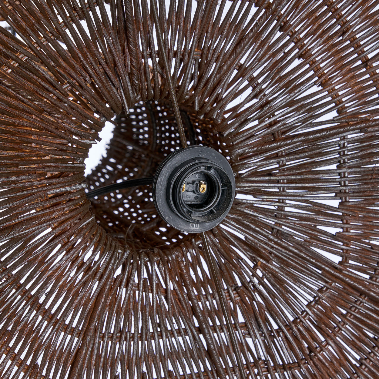 Hängeleuchte aus Rattan in Dunkelbraun in Kuppelform mit Henkel – Ø100 cm