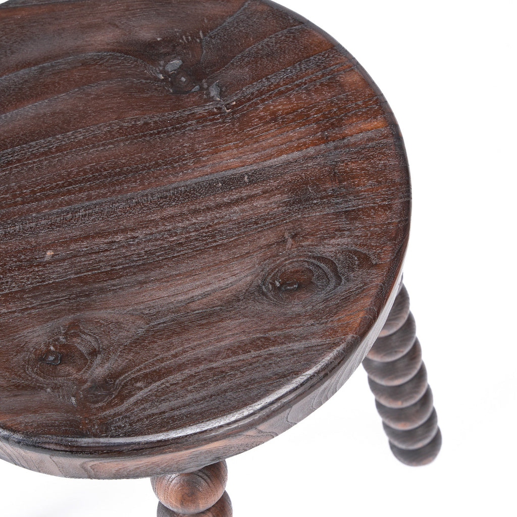 Hocker aus dunklem Mangoholz mit geschnitzten Perlenbeinen – H50 cm