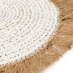 Rundes Platzset aus Raffia und Wasserhyazinthe in Cremeweiß mit Fransen