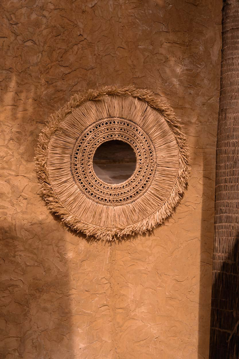 Runder Raffia-Spiegel Natur 70 cm mit handwerklich gefertigten Fransen