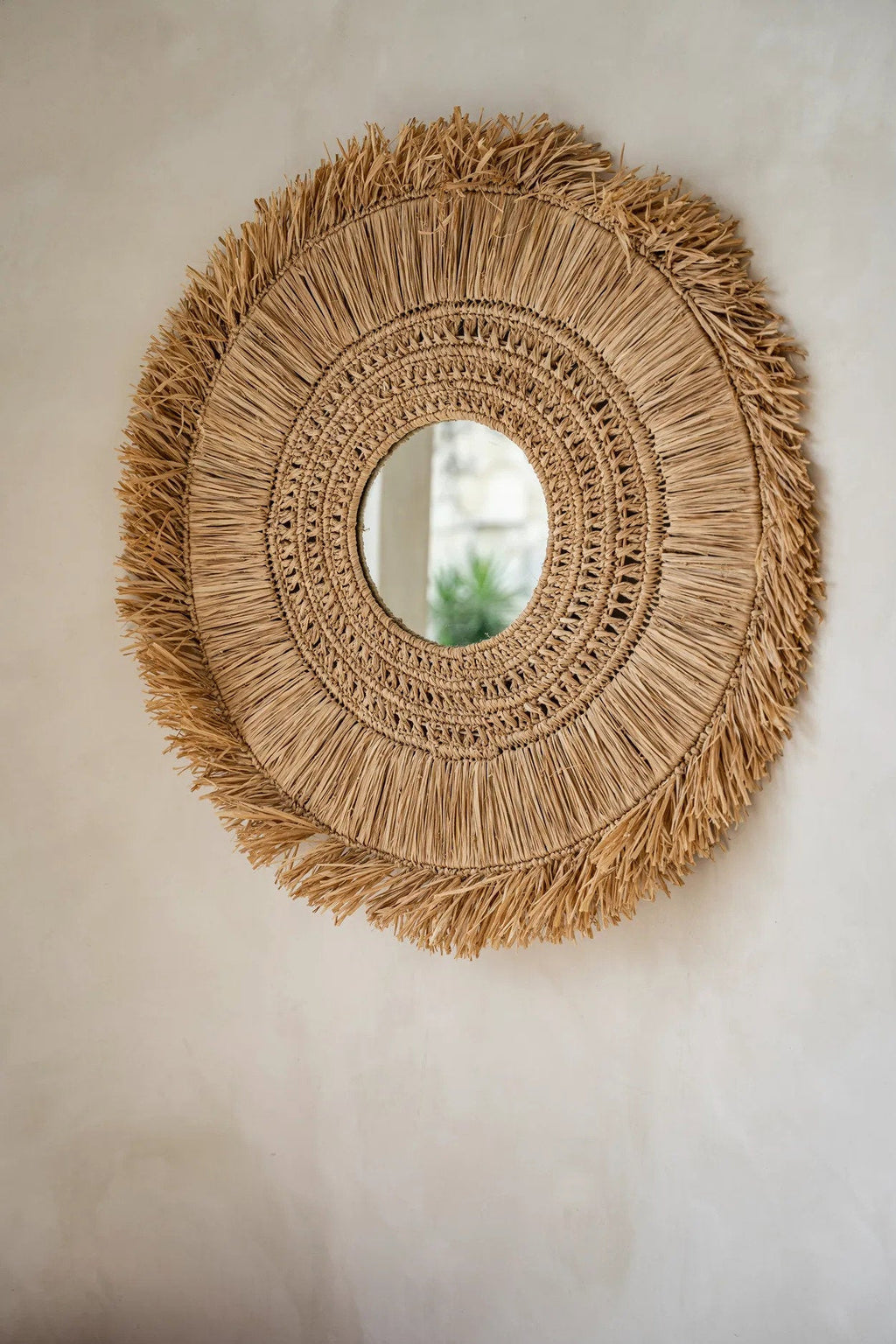 Runder Raffia-Spiegel Natur 70 cm mit handwerklich gefertigten Fransen