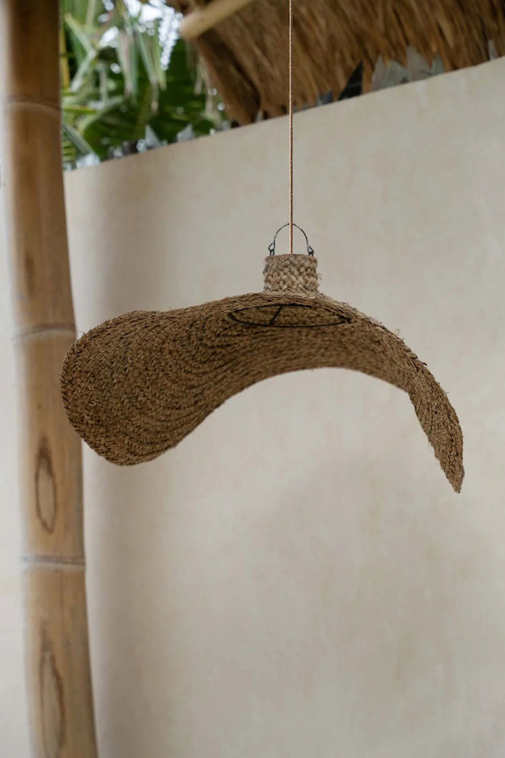 Hängeleuchte aus geflochtener Wasserhyazinthe in Beige, organische Form – Ø 60 cm