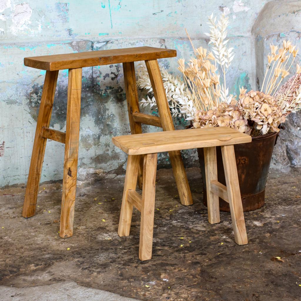 Sitzbank aus recyceltem Teakholz in Natur mit ausgestellten Beinen – 40x17 cm