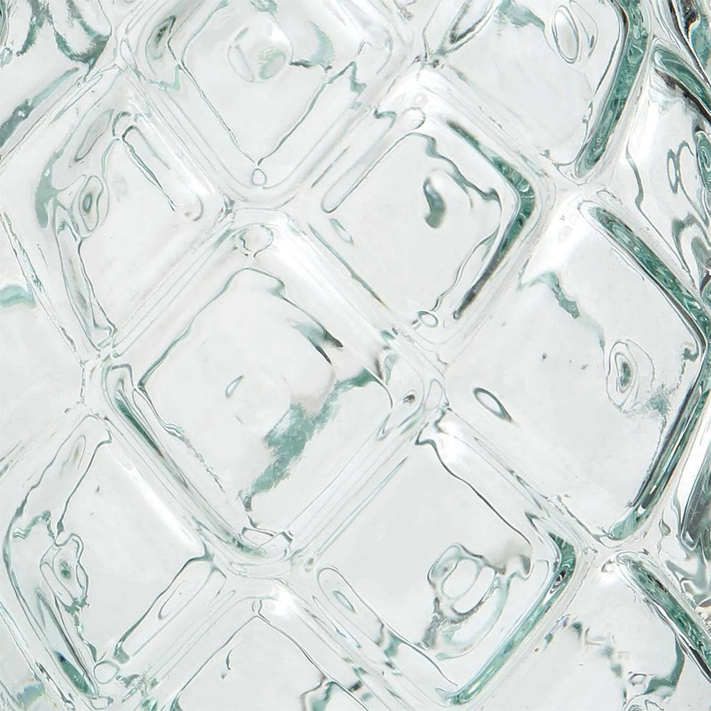 Wasserglas aus recyceltem Glas in Blau mit Rautenrelief