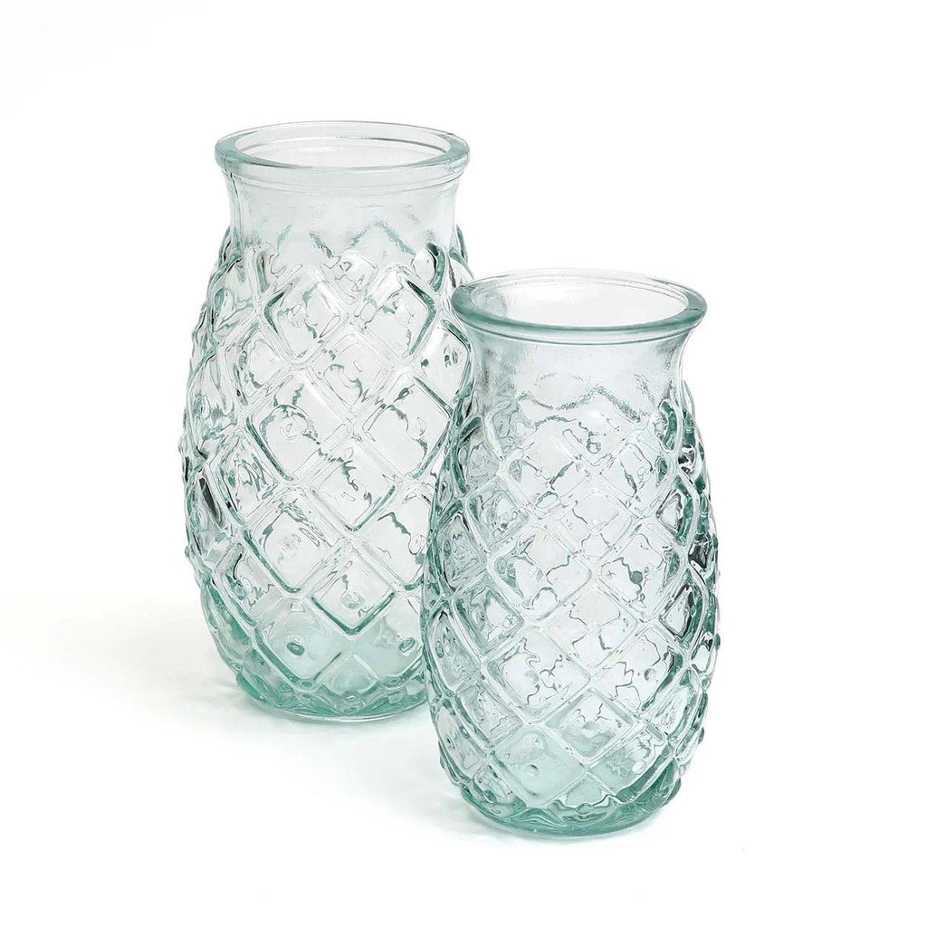 Wasserglas aus recyceltem Glas in Blau mit Rautenrelief