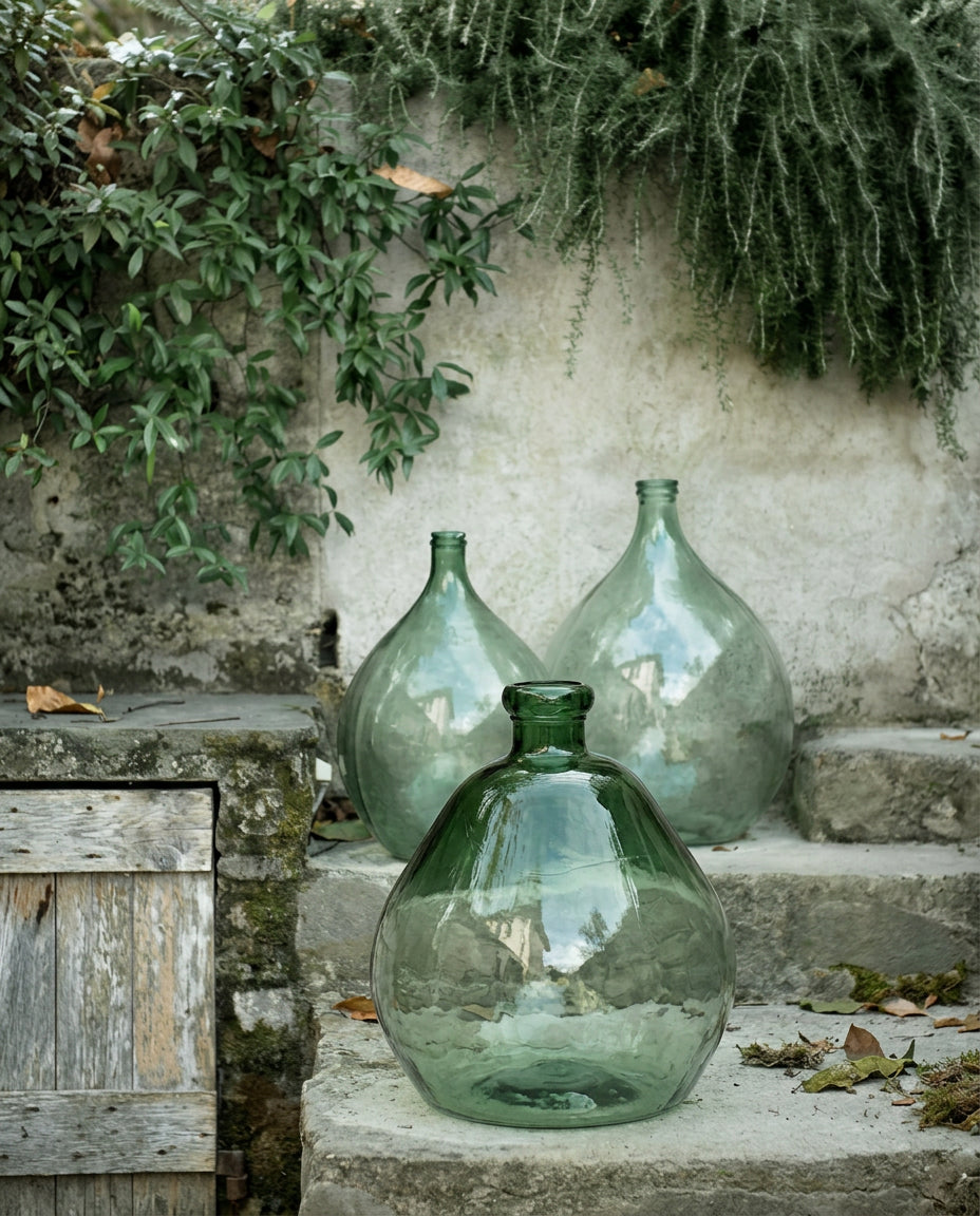 Flaschenvase aus grünem Recyclingglas mit Struktur – H50 cm