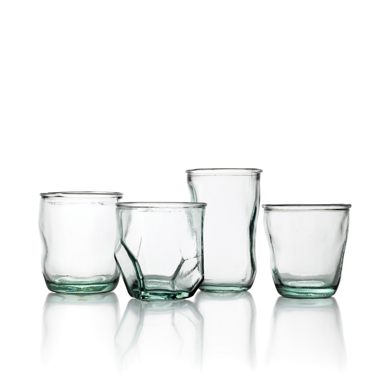 Verre à eau design origami en verre recyclé bleu – Ø9 cm
