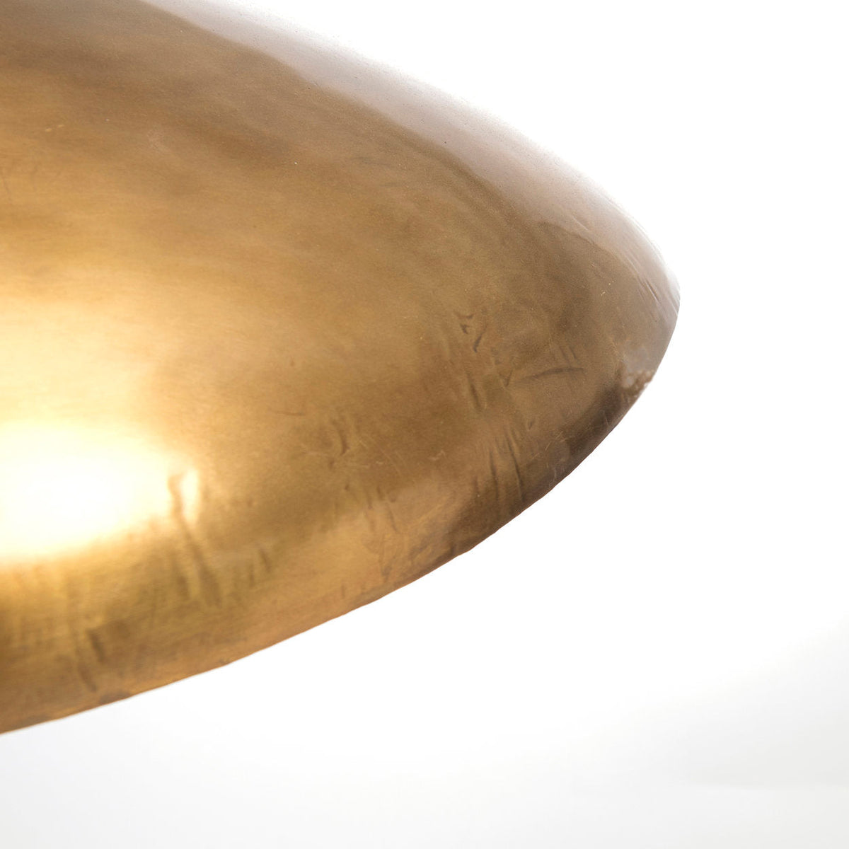 XL Hängeleuchte aus gehämmertem Metall in Messingoptik, gedreht – 100x70 cm