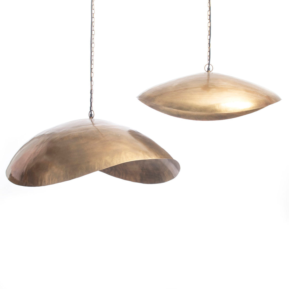 XL Hängeleuchte aus gehämmertem Metall in Messingoptik, gedreht – 100x70 cm