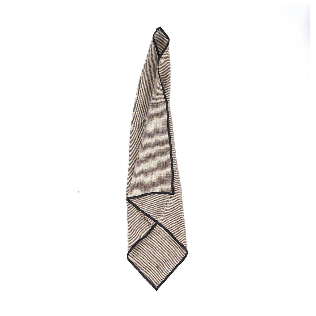 Serviette aus Naturleinen mit Streifen und schwarzem Rand