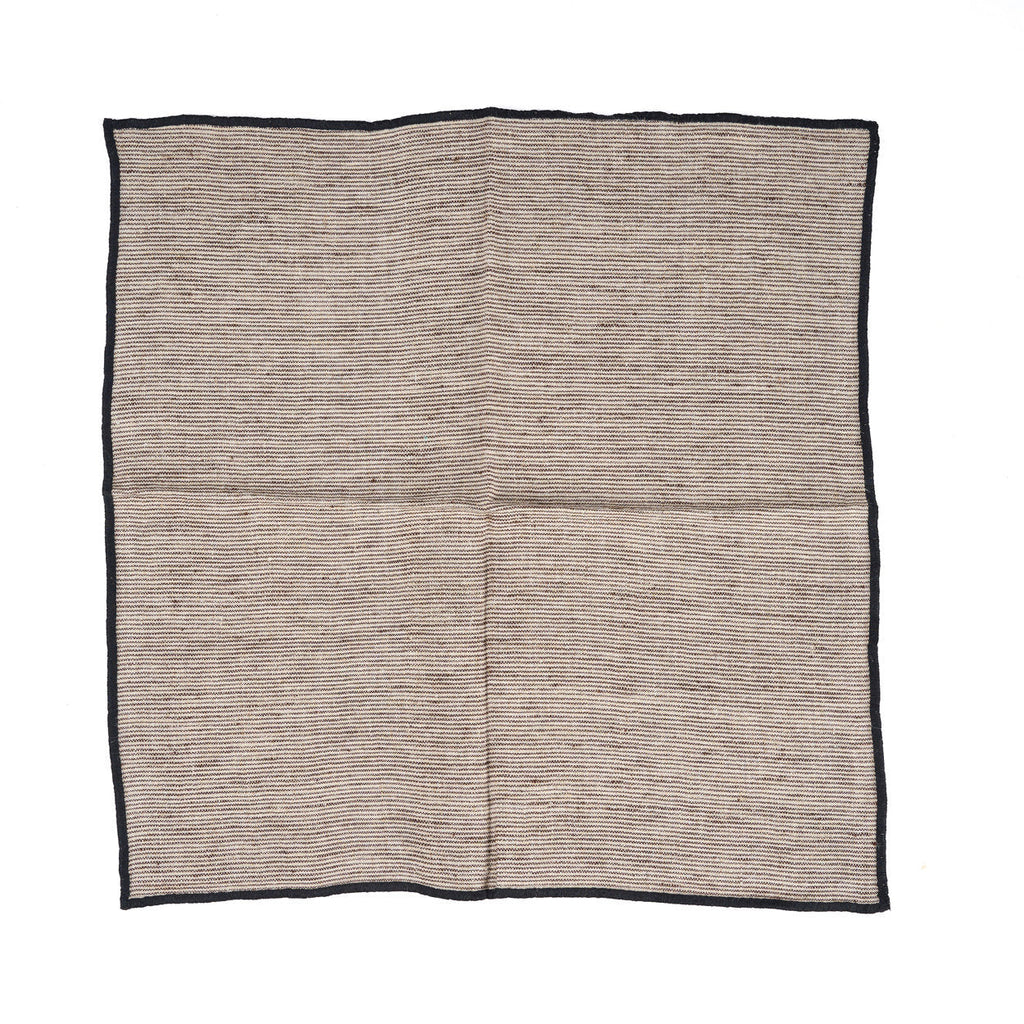 Serviette aus Naturleinen mit Streifen und schwarzem Rand