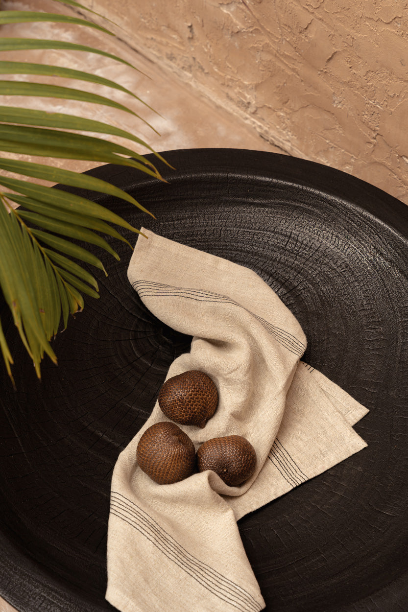 Stoffserviette aus Naturleinen, gestreift in Schwarz und Beige