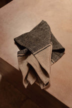 Geschirrtuch aus Naturleinen, gestreift in Beige und Anthrazit
