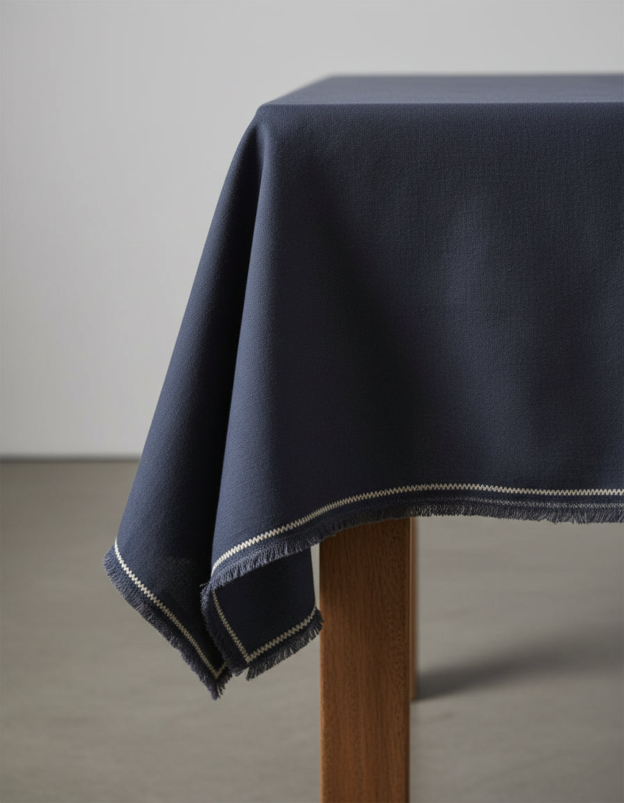 Leinen-Tischdecke in Marineblau mit Fransen – 150 x 300 cm
