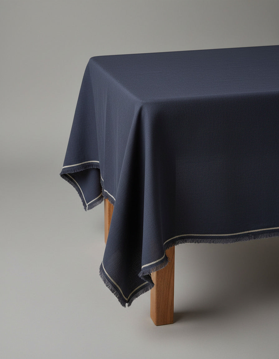 Leinen-Tischdecke in Marineblau mit Fransen – 150 x 300 cm