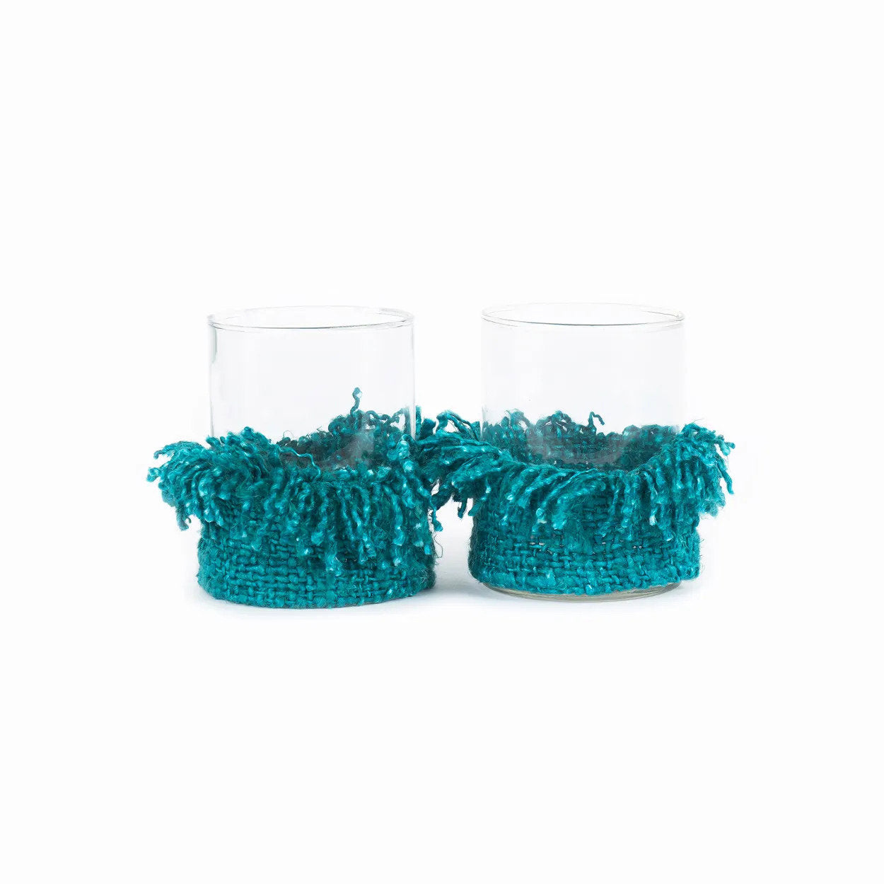 Windlicht aus Glas in Türkis mit Textilfransen