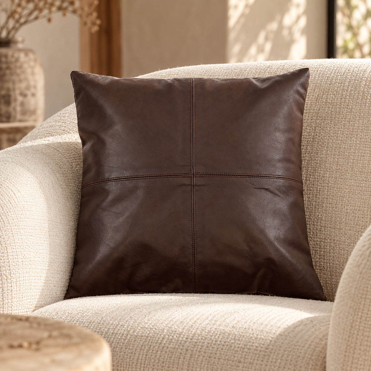 Kissenbezug aus Leder in Braun - 40x40 cm