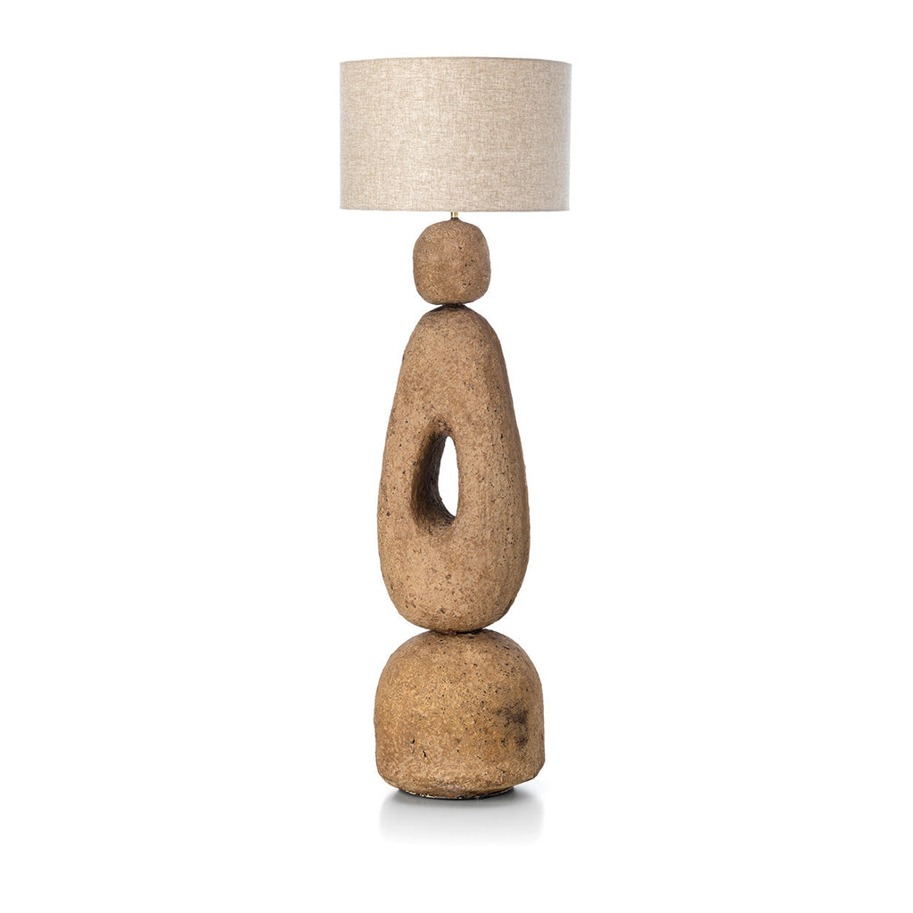 Skulpturale Stehlampe aus Pappmaché in Erdbraun fürs Wohnzimmer – H123 cm, Größe XL
