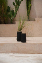 Dekovase aus Terrakotta in Schwarz – 14x31 cm