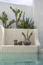 Deko-Vase aus grau getönter Terrakotta mit Raffia-Geflecht – H27 cm