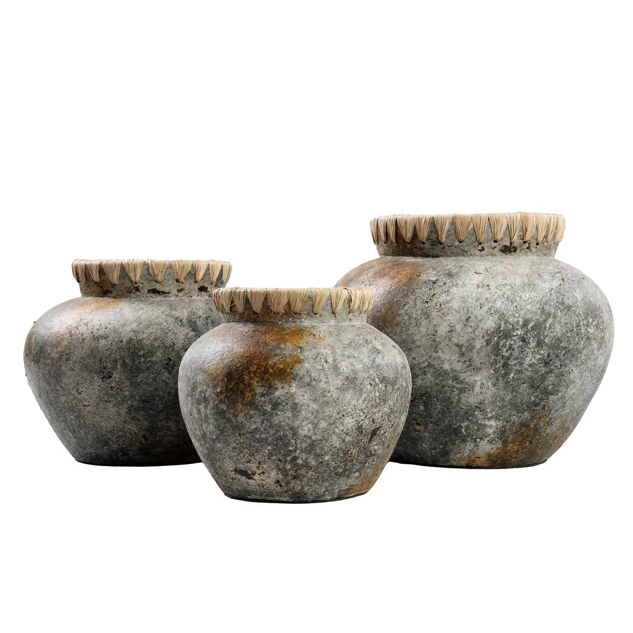 Deko-Vase aus grau getönter Terrakotta mit Raffia-Geflecht – H27 cm
