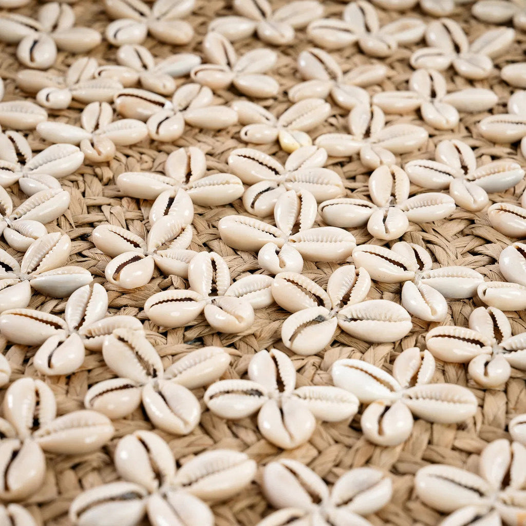 Runde Wanddeko aus geflochtenen Muscheln – Naturweiß – Ø42 cm