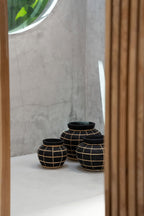 Runde Vase aus Terrakotta und Rattan in Schwarz Natur 33 cm
