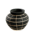 Runde Vase aus Terrakotta in Schwarz mit Rattan-Detail – H23 cm