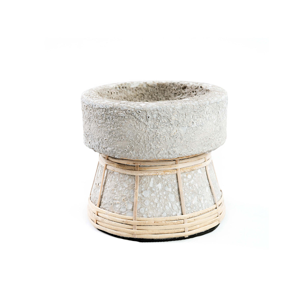 Kerzenhalter aus Terrakotta und Rattan in Betongrau 12 cm