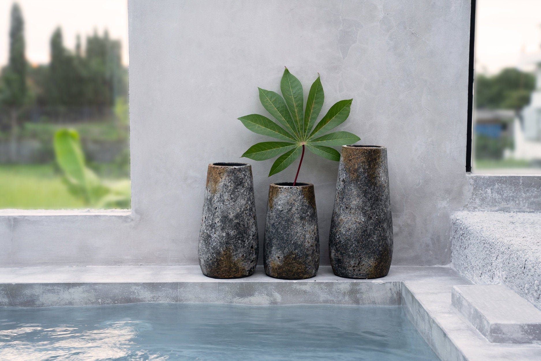 Vase aus Terrakotta in Steinoptik, grau gesprenkelt – H26 cm - M