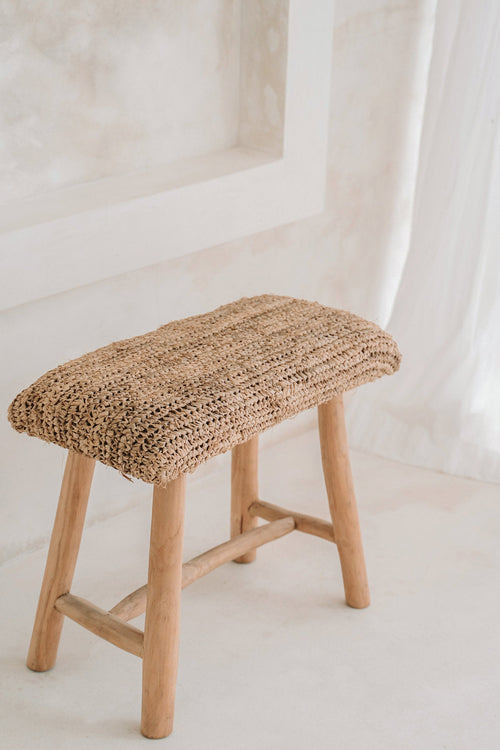 Rechteckige Bank aus geflochtenem Naturraffia und Rohholz – 60x28 cm