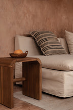 Beistellhocker aus massivem Teak mit weichen Rundungen – 30x40 cm