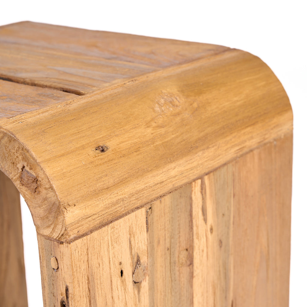 Beistellhocker aus massivem Teak mit weichen Rundungen – 30x40 cm