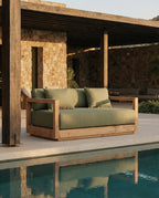 Gartensofa aus wiederverwertetem Teakholz mit olivgrünen Kissen – 2-Sitzer