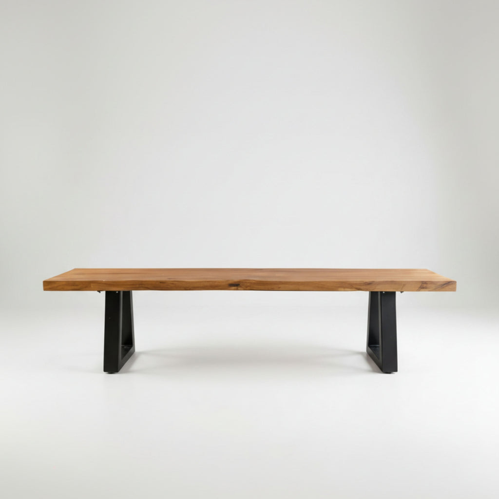 Bank aus recyceltem Teakholz mit schwarzen Metallfüßen, rechteckig – 220x100 cm