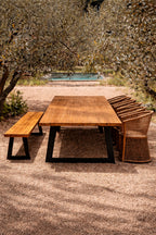 Bank aus recyceltem Teakholz mit schwarzen Metallfüßen, rechteckig – 220x100 cm