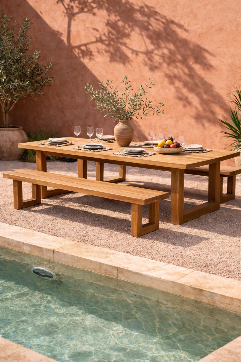Bank aus recyceltem Teakholz mit durchbrochenen Beinen, Natur – 220x100 cm