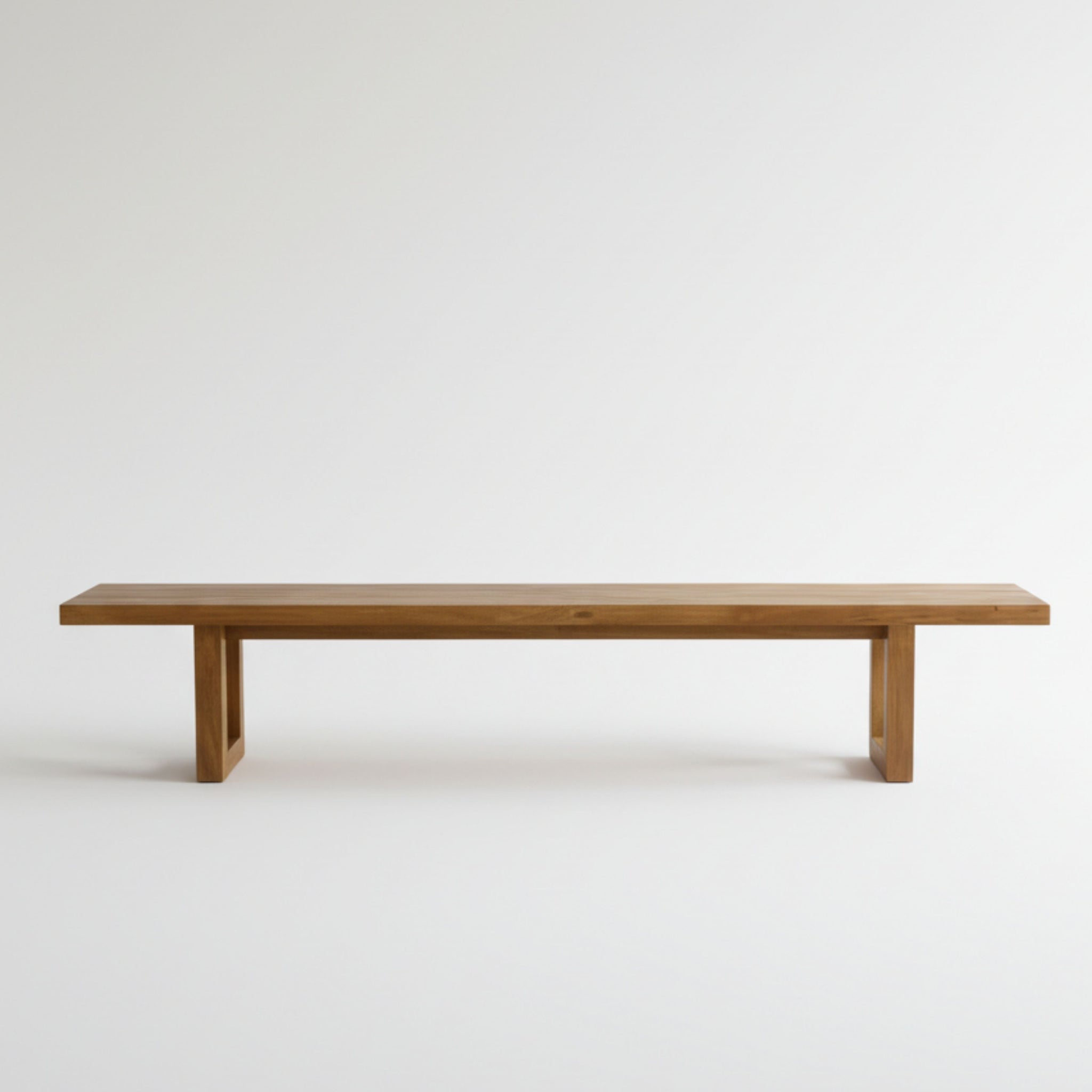 Bank aus recyceltem Teakholz mit durchbrochenen Beinen, Natur – 280x110 cm