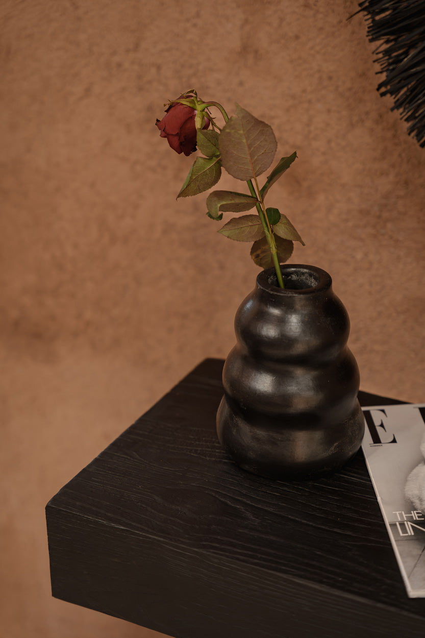 Handgemachte Vase aus Terrakotta in Schwarz 13 cm x 6 cm