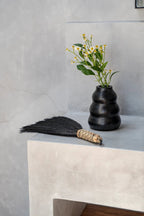 Handgemachte Vase aus Terrakotta in Schwarz 13 cm x 6 cm