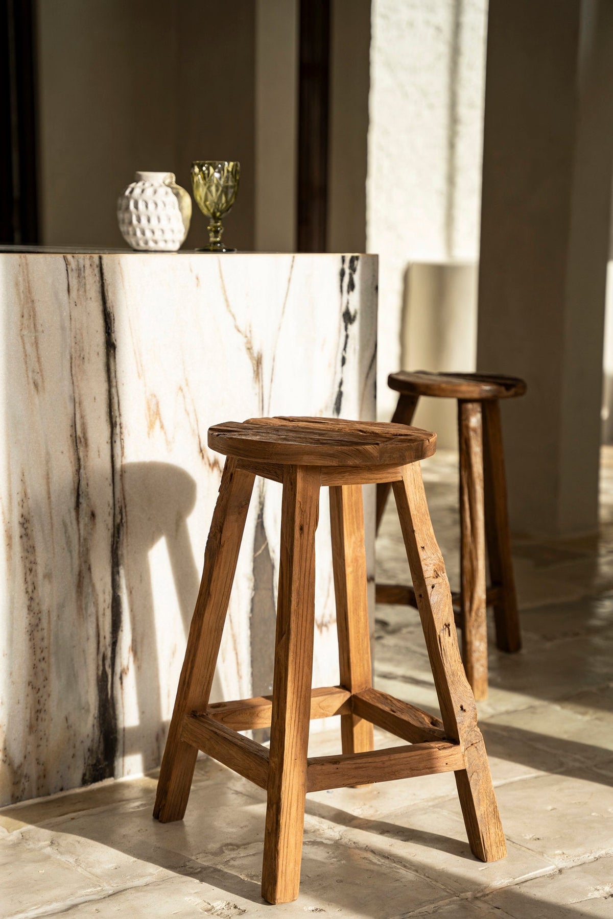 Barhocker aus recyceltem Teakholz in Naturbraun, runde Sitzfläche – Höhe 70 cm