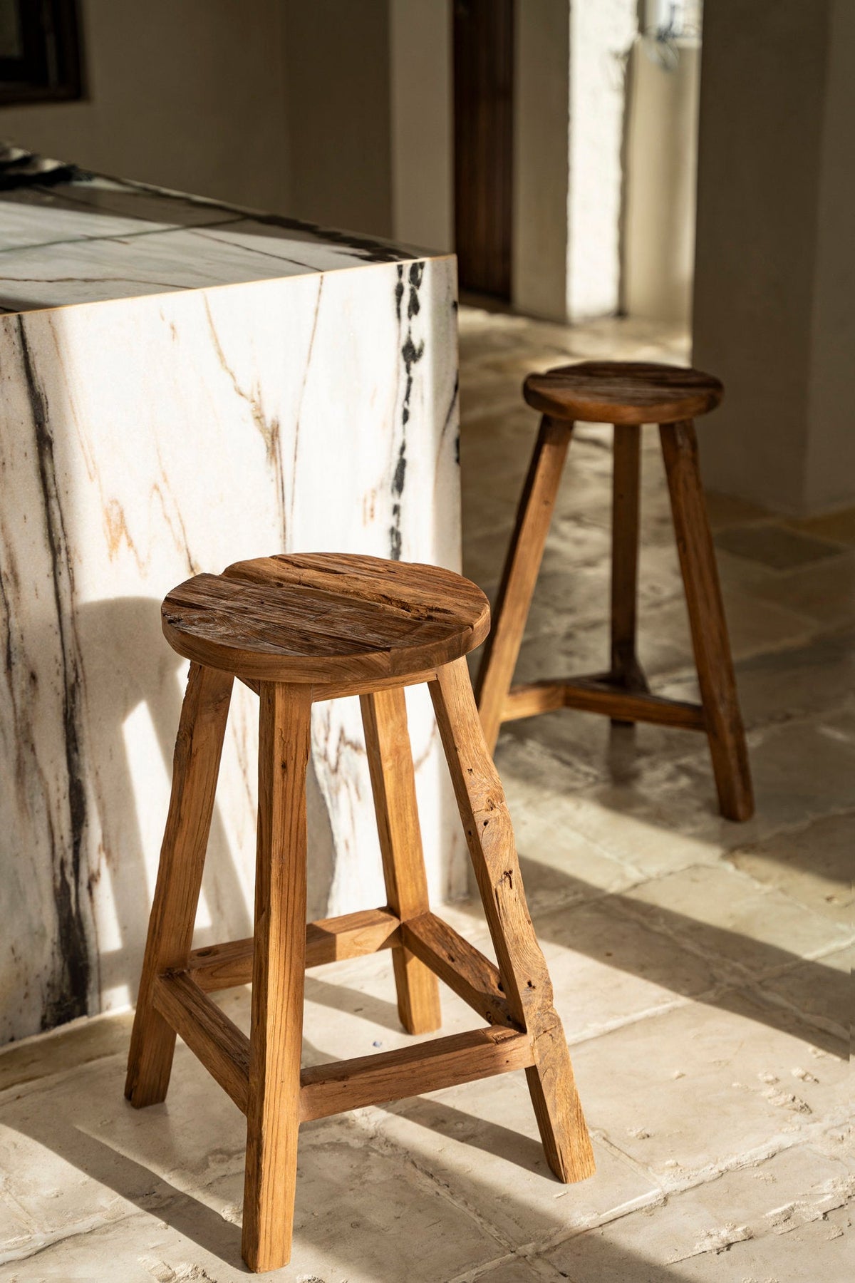 Tabouret de bar en teck recyclé brun naturel assise ronde – H70 cm
