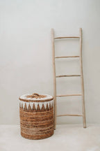 Deko-Leiter aus Naturteak – asymmetrische Struktur – H165 cm