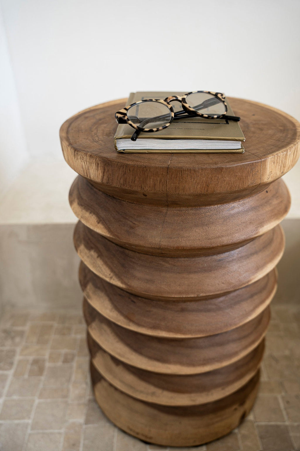 Hocker aus massivem Suar-Holz Natur 45 cm