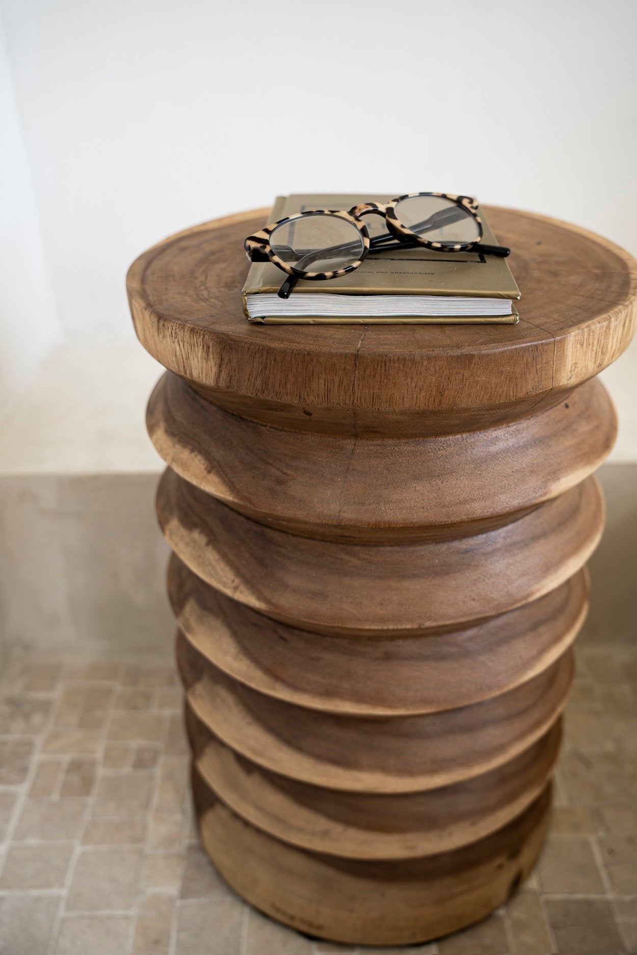 Hocker aus massivem Suar-Holz Natur 45 cm