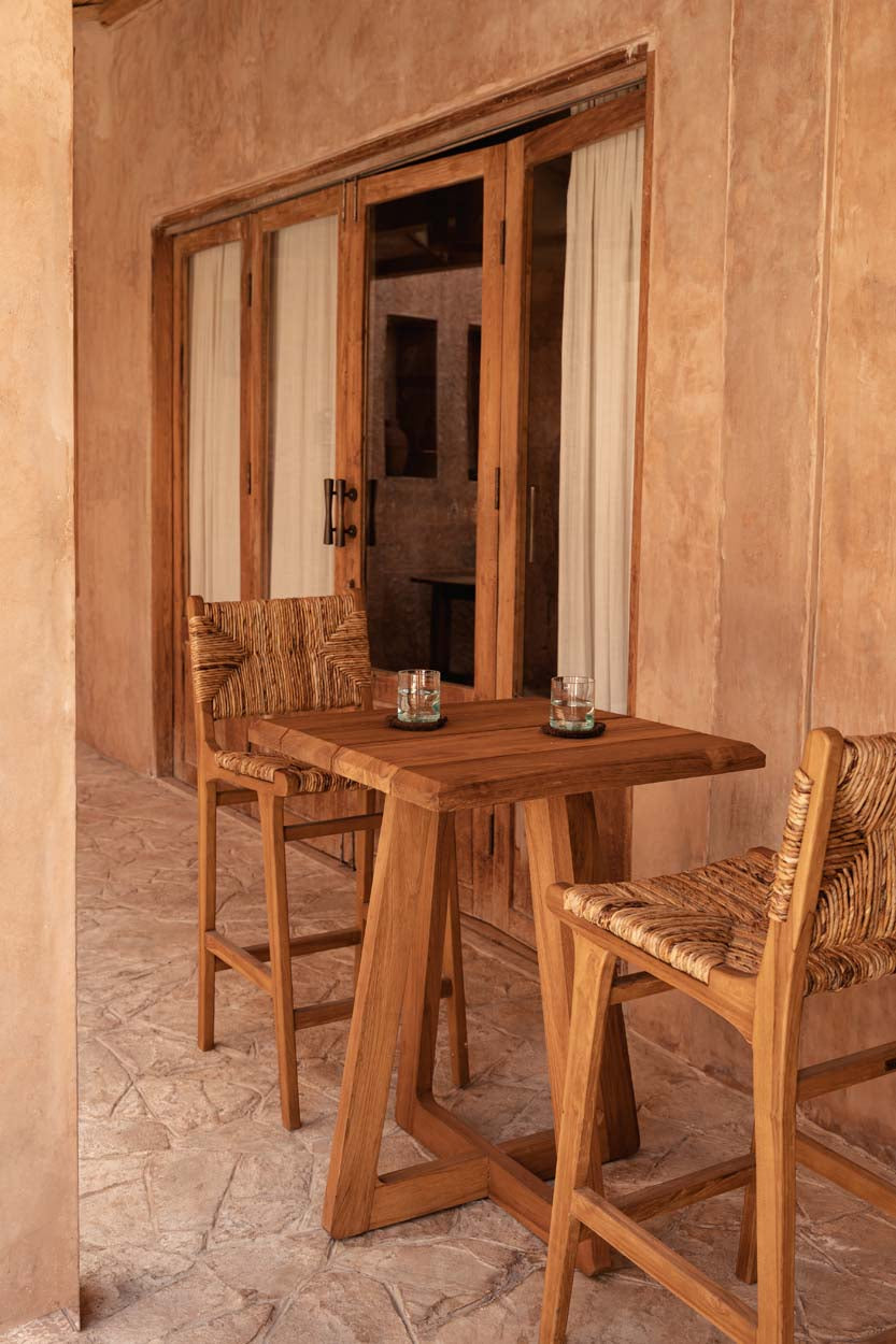 Barhocker aus recyceltem Holz und geflochtenem Naturrattan mit Rückenlehne
