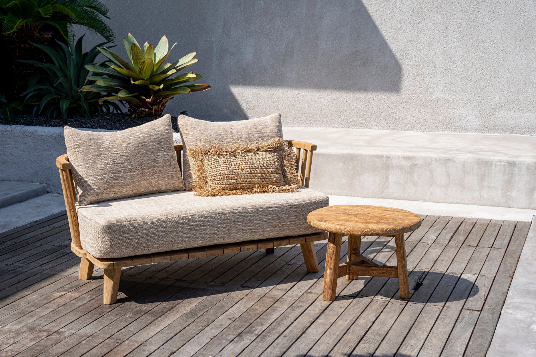 Runder Couchtisch aus recyceltem Teakholz Natur fürs Wohnzimmer – Ø60 cm